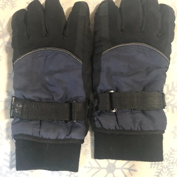 Gloves - Picture 1 of 2